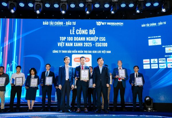 Hình nhận giải ESG100