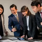 KHOẢNG CÁCH THẾ HỆ TRONG CÔNG VIỆC: CƠ HỘI VÀ THÁCH THỨC CHO MỖI NHÂN VIÊN